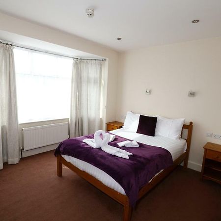 Aylesbray Lodge CBG Extérieur photo