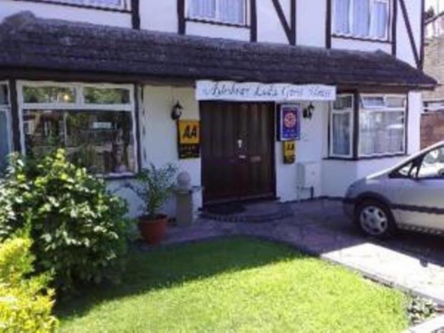 Aylesbray Lodge CBG Extérieur photo