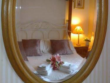 Aylesbray Lodge CBG Extérieur photo