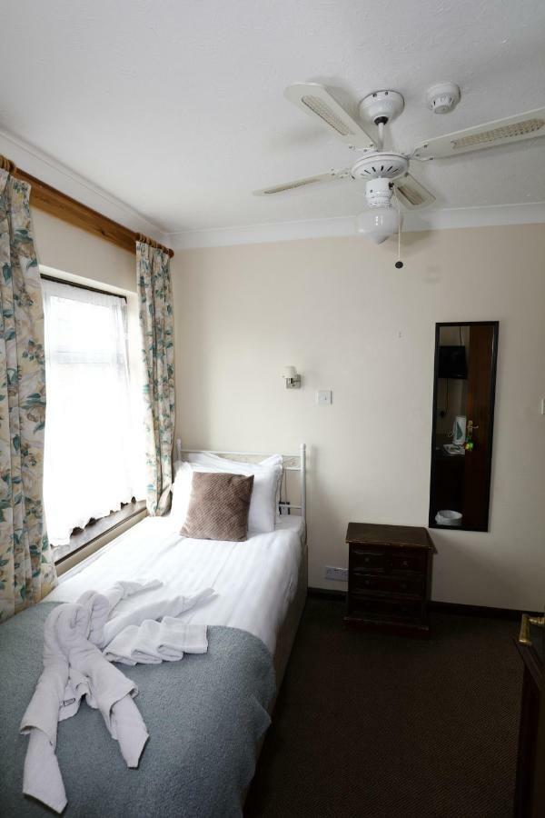 Aylesbray Lodge CBG Extérieur photo