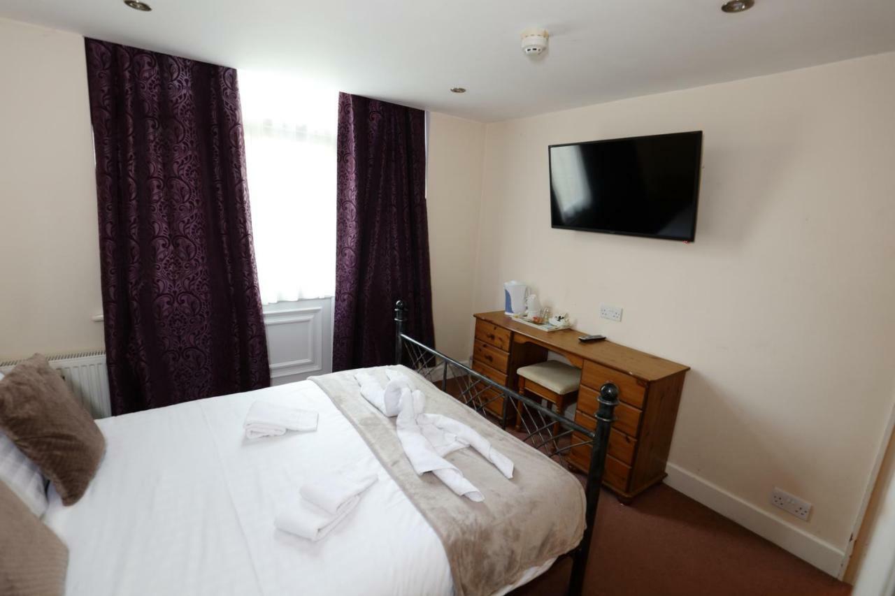 Aylesbray Lodge CBG Extérieur photo