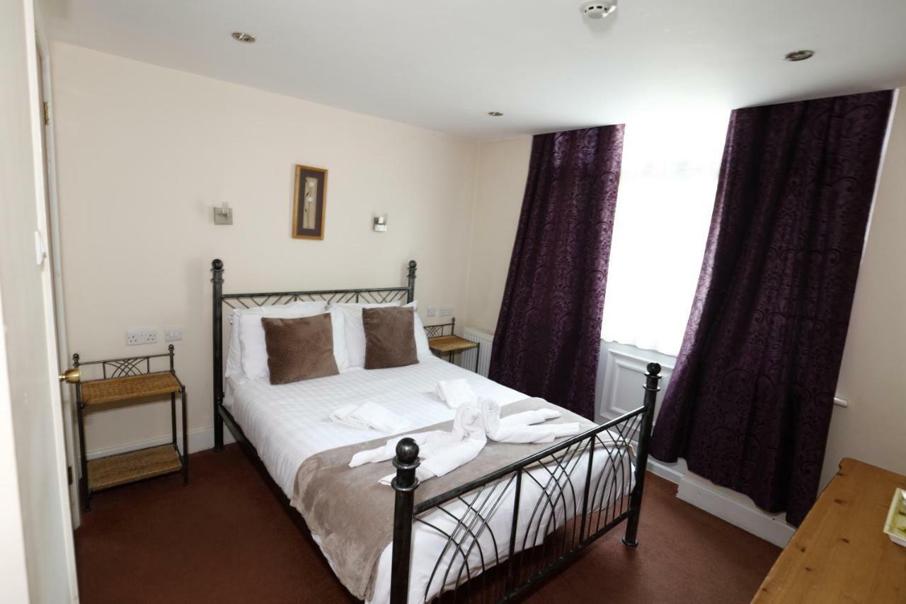 Aylesbray Lodge CBG Extérieur photo